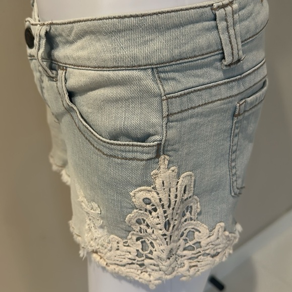 Embroidered Denim Women Shorts - Picture 3 of 4